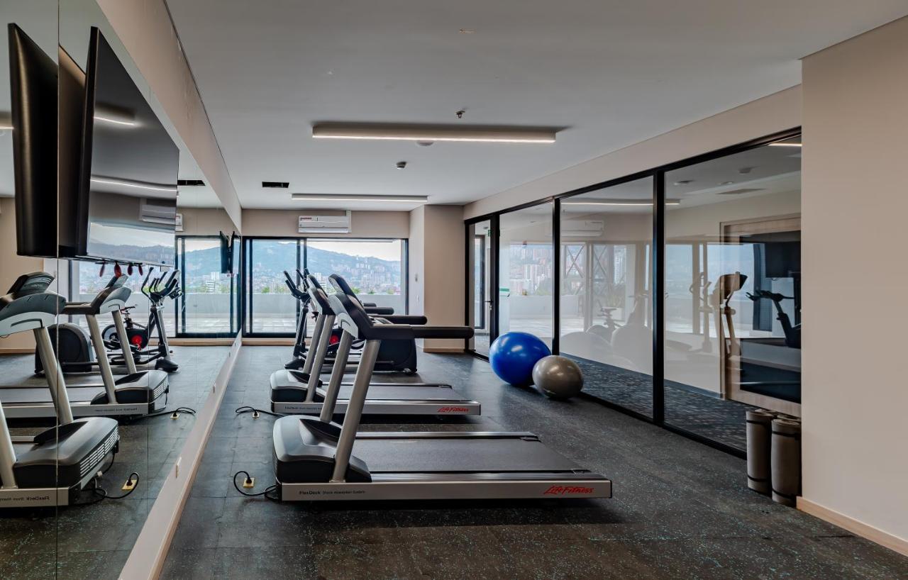 Hotel York Luxury Suites Medellin By Preferred Exterior foto The gym at the hotel