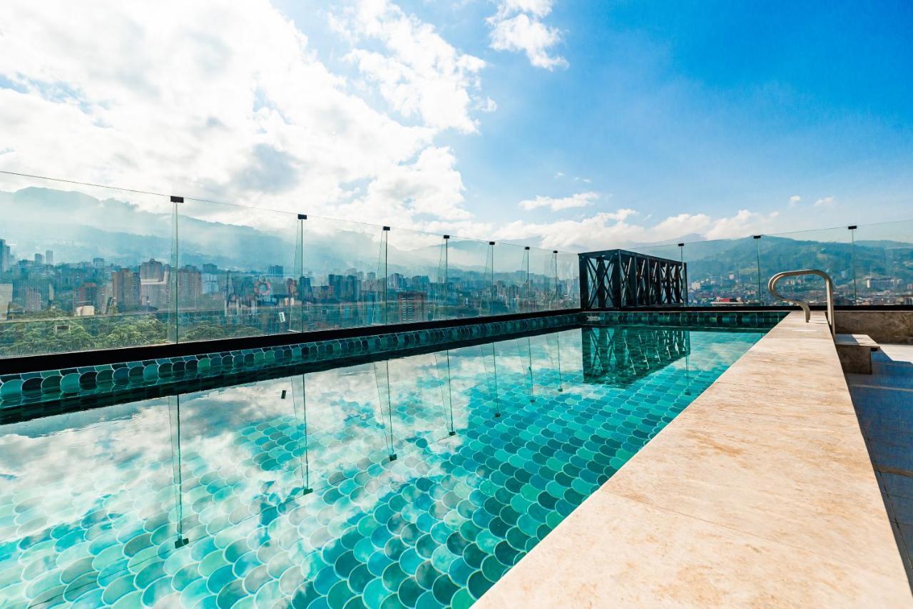 Hotel York Luxury Suites Medellin By Preferred Exterior foto Rooftop pool