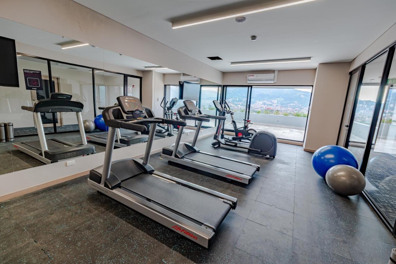 Hotel York Luxury Suites Medellin By Preferred Exterior foto The gym at the hotel