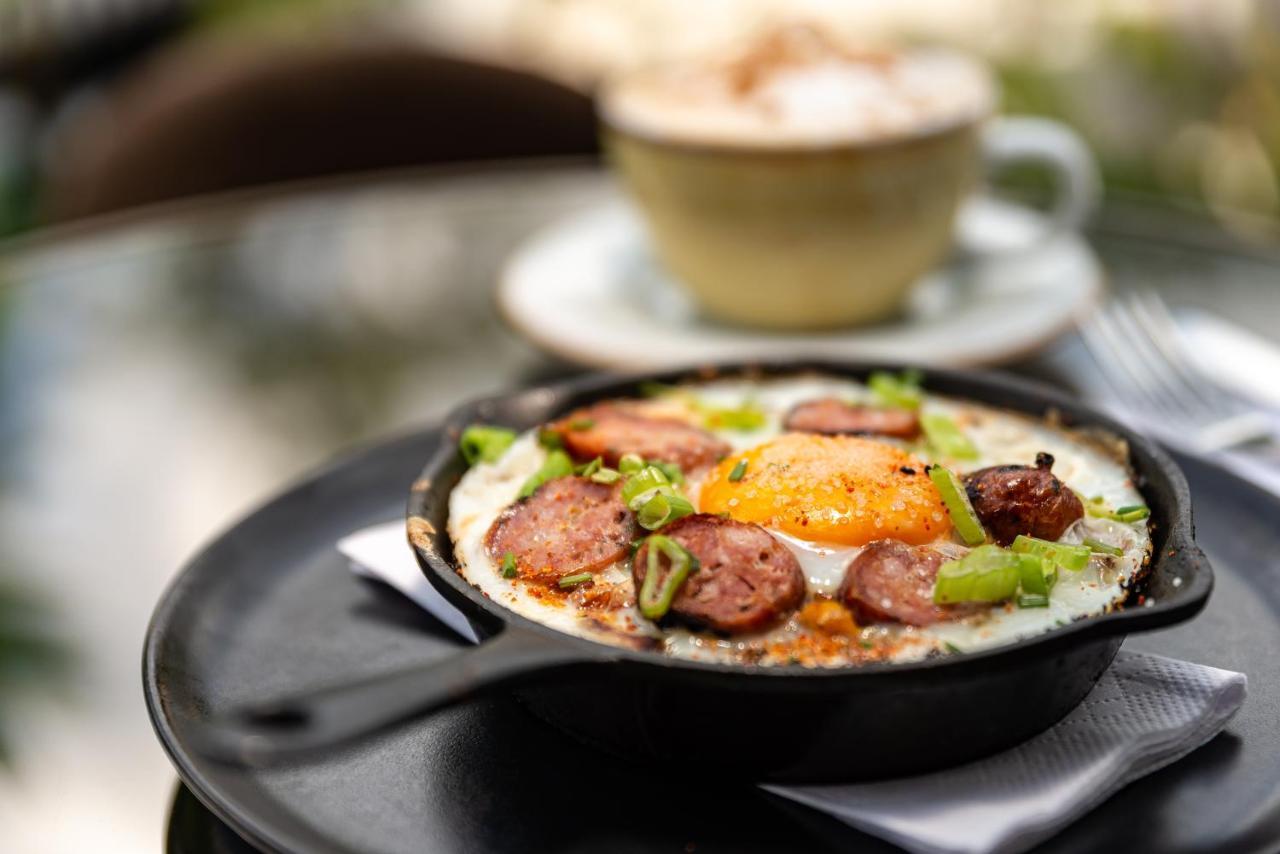 Hotel York Luxury Suites Medellin By Preferred Exterior foto A typical breakfast at the restaurant