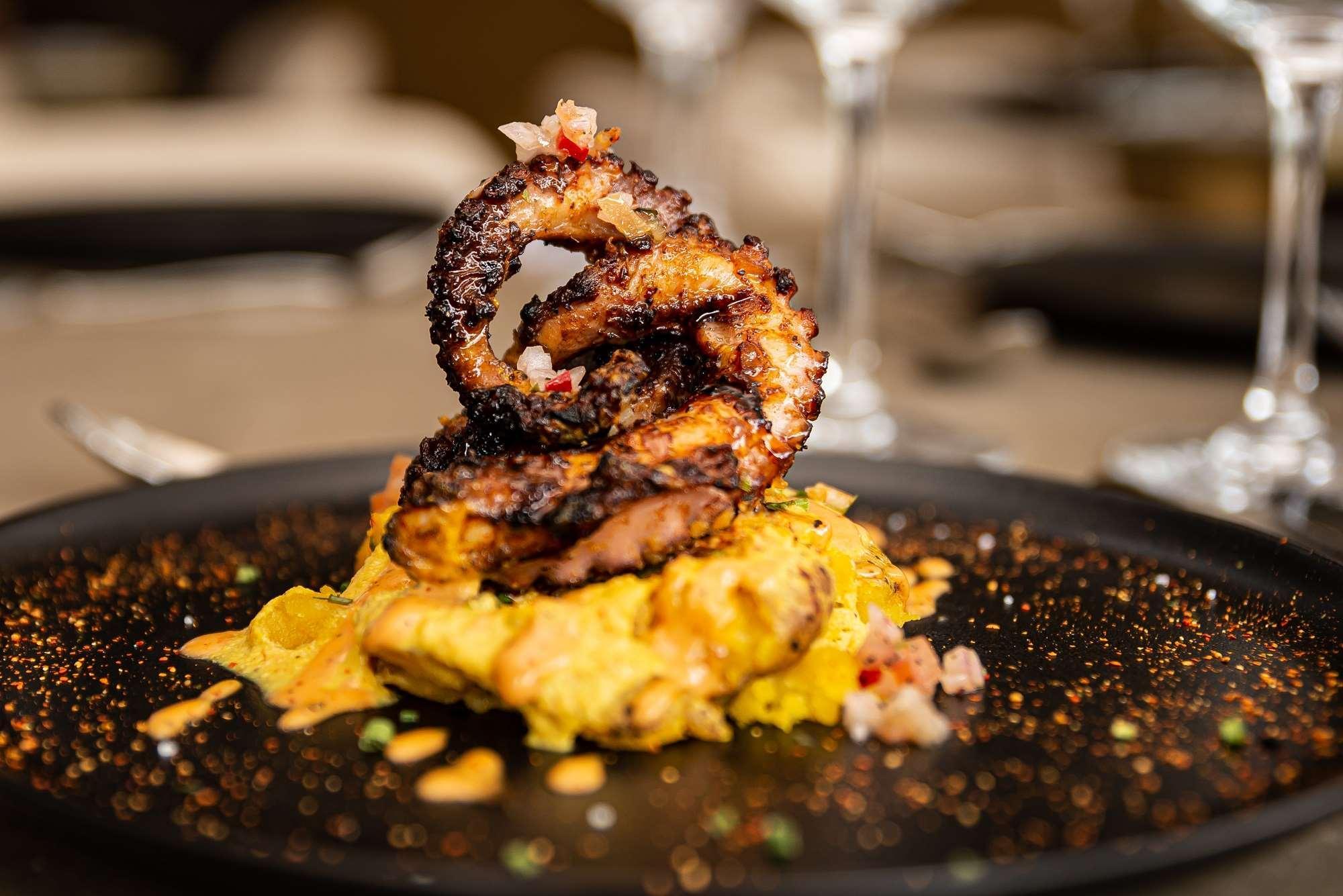 Hotel York Luxury Suites Medellin By Preferred Exterior foto Grilled octopus
