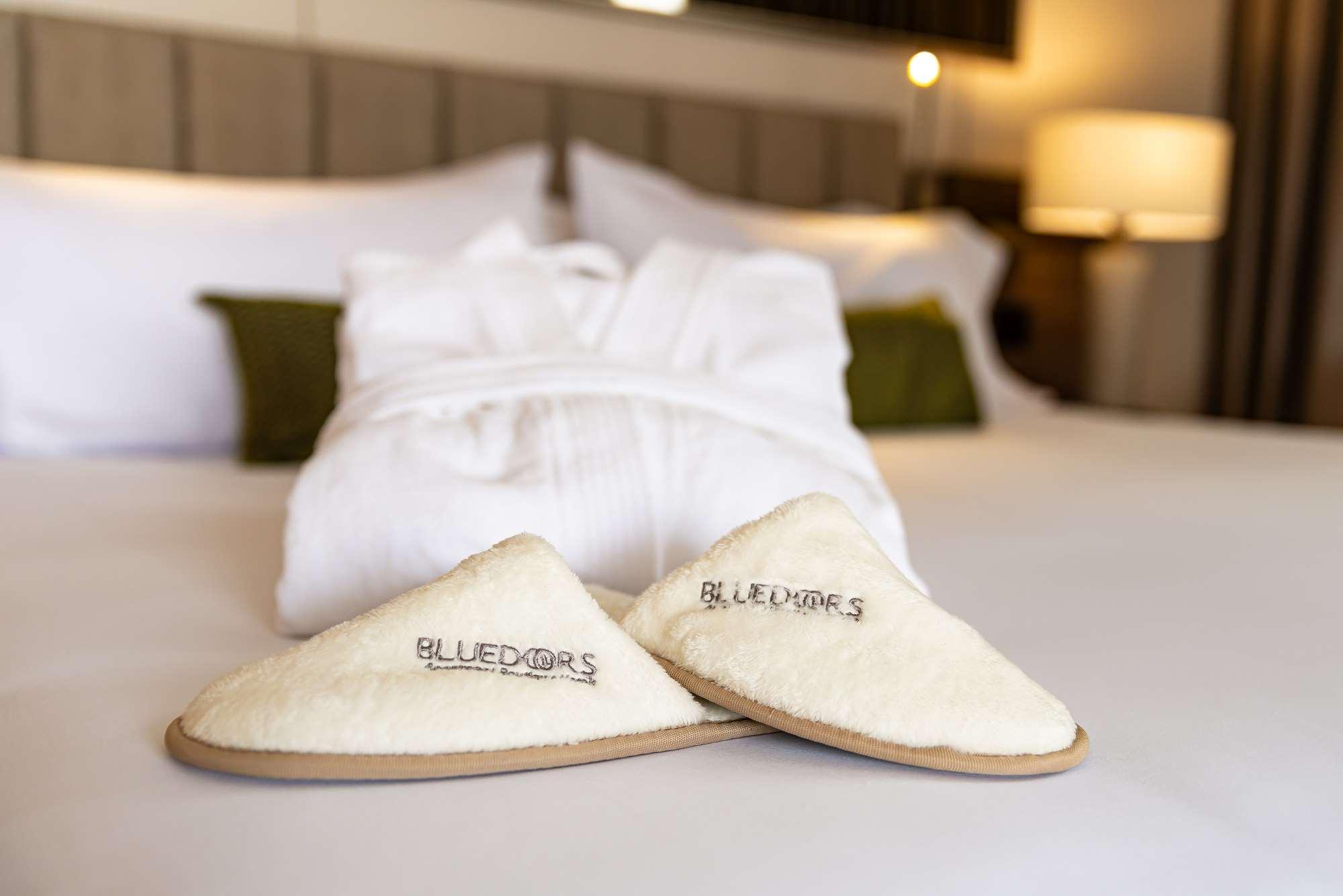 Hotel York Luxury Suites Medellin By Preferred Exterior foto A pair of hotel slippers