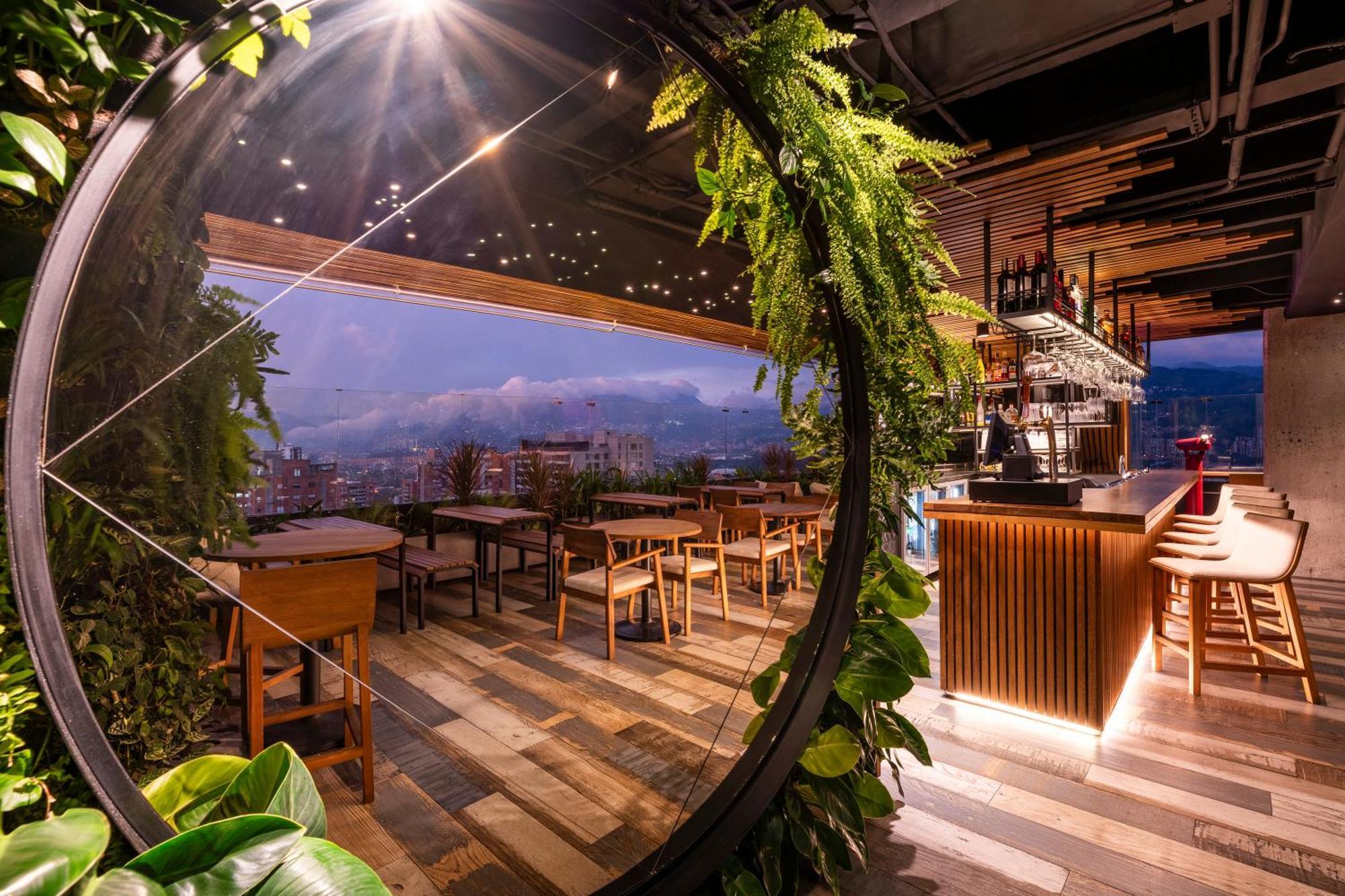 Hotel York Luxury Suites Medellin By Preferred Exterior foto The interior of the Starbucks Reserve Roastery in Kyoto, Japan
