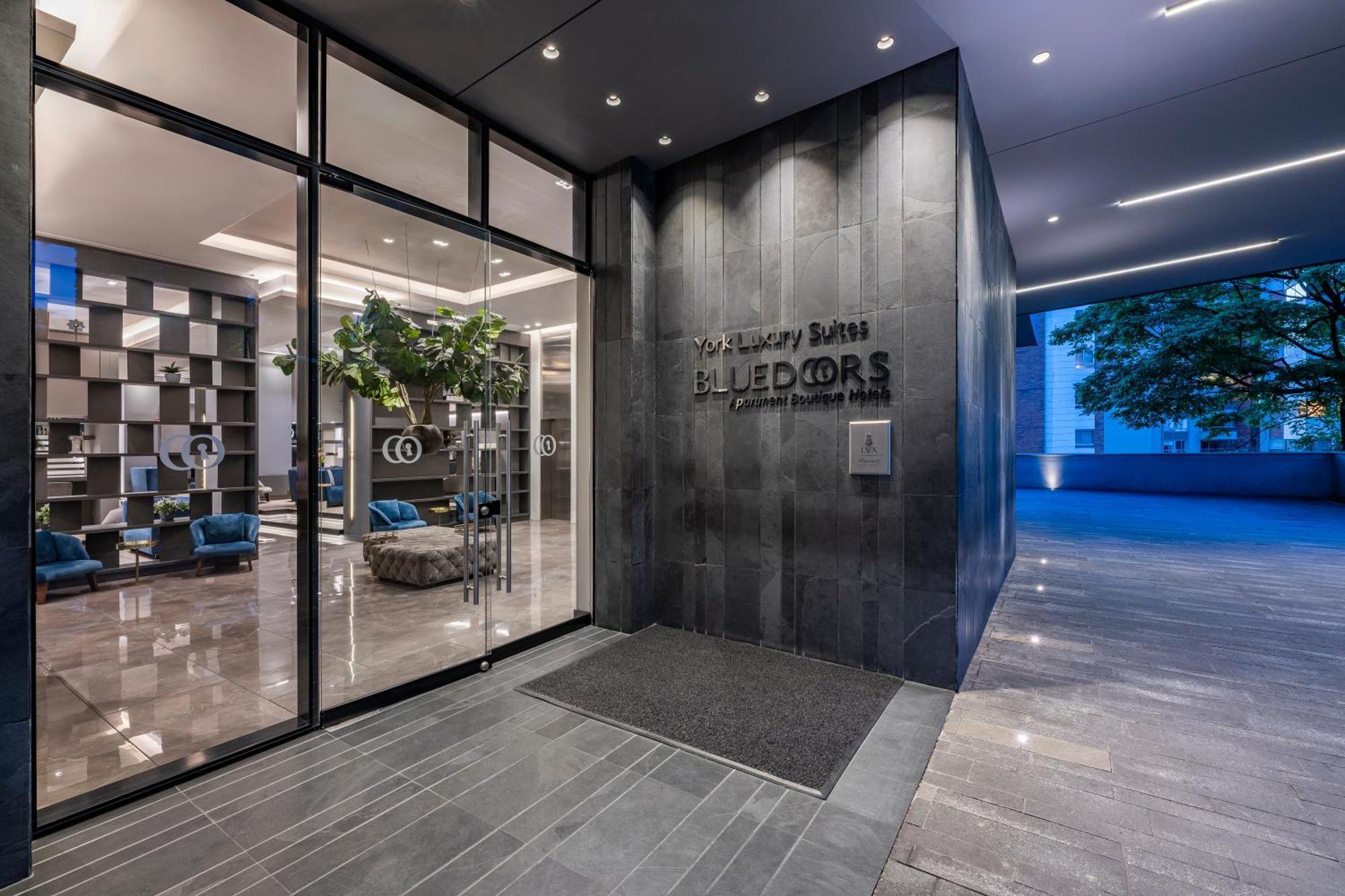Hotel York Luxury Suites Medellin By Preferred Exterior foto Entrance of Bluecore