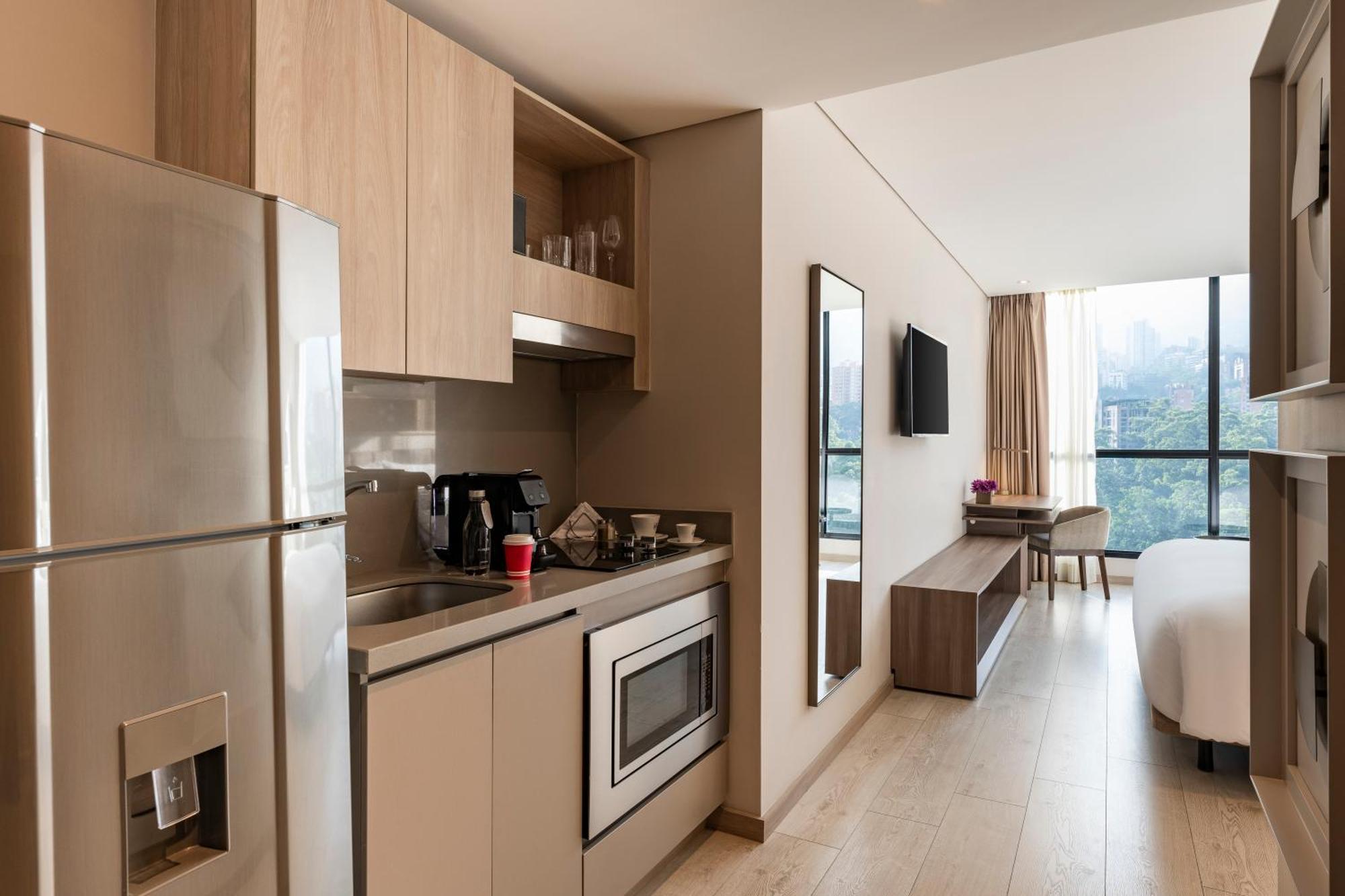 Hotel York Luxury Suites Medellin By Preferred Exterior foto Studio apartment with a kitchenette